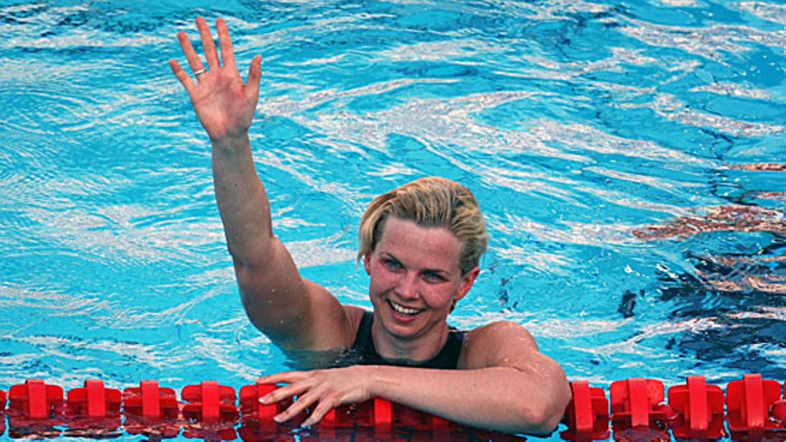 Britta Steffen tuulettaa MM-kultaa. Kuva: Lars Baron/GETTY.