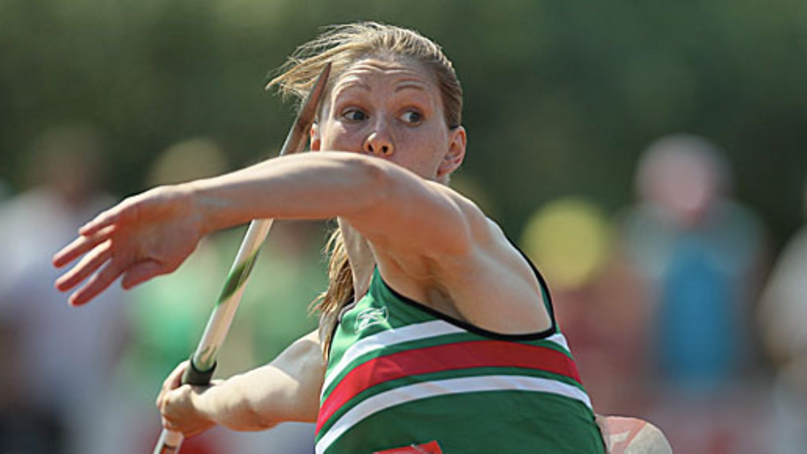 Laura Whittingham paiskaa keihästä Pihtiputaalla. Kuva: Juha Sorri/LEHTIKUVA.