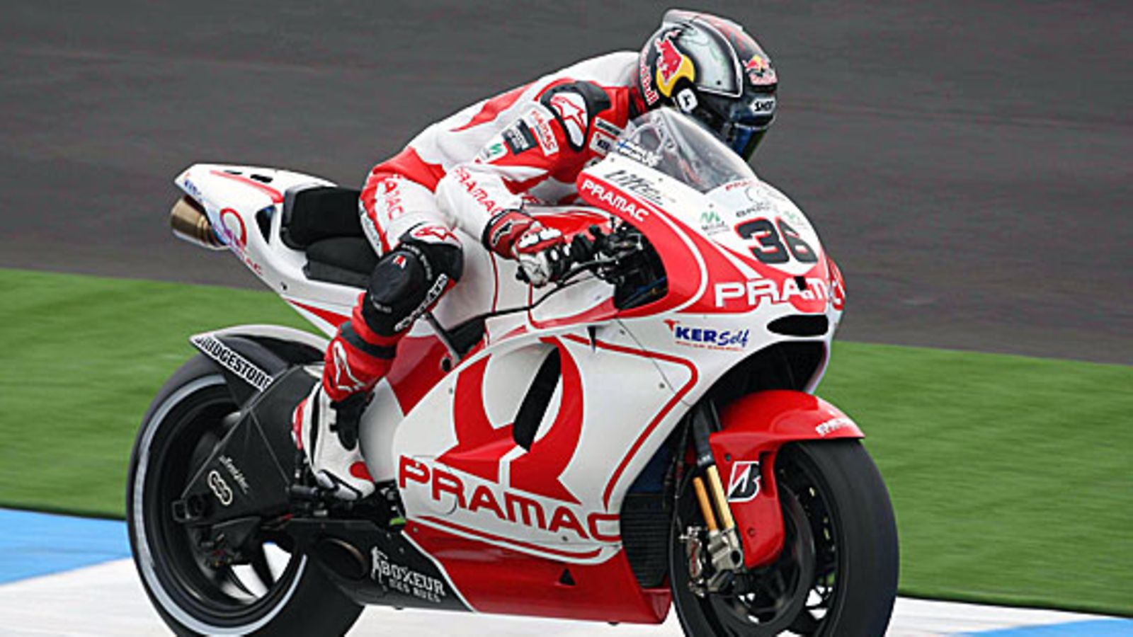 Mika Kallio vauhdissa Valenciassa. Kuva: Pramac Racing.