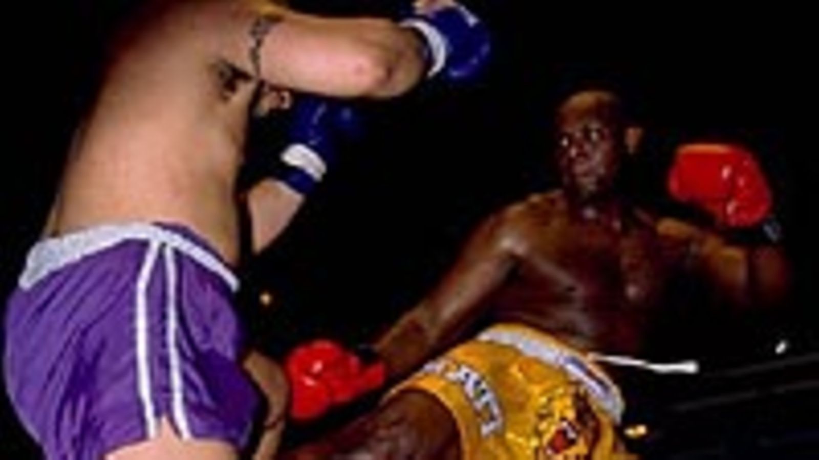 Thai boxing, Photo: John Gichigi /Allsport
