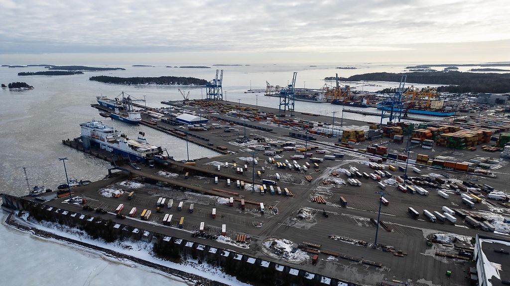 Rikolliset haluavat soluttautua satamiin ja lentokentille – lainvalvojat huolestuivat