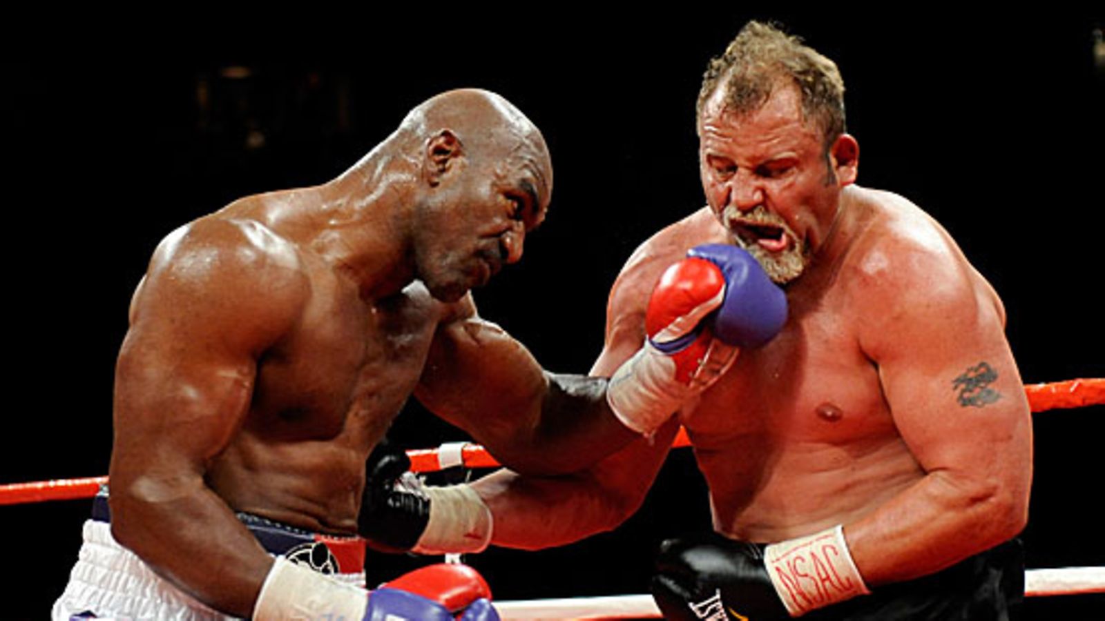 Evander Holyfield ja Frans Botha, kuva: Ethan Miller/Getty Images