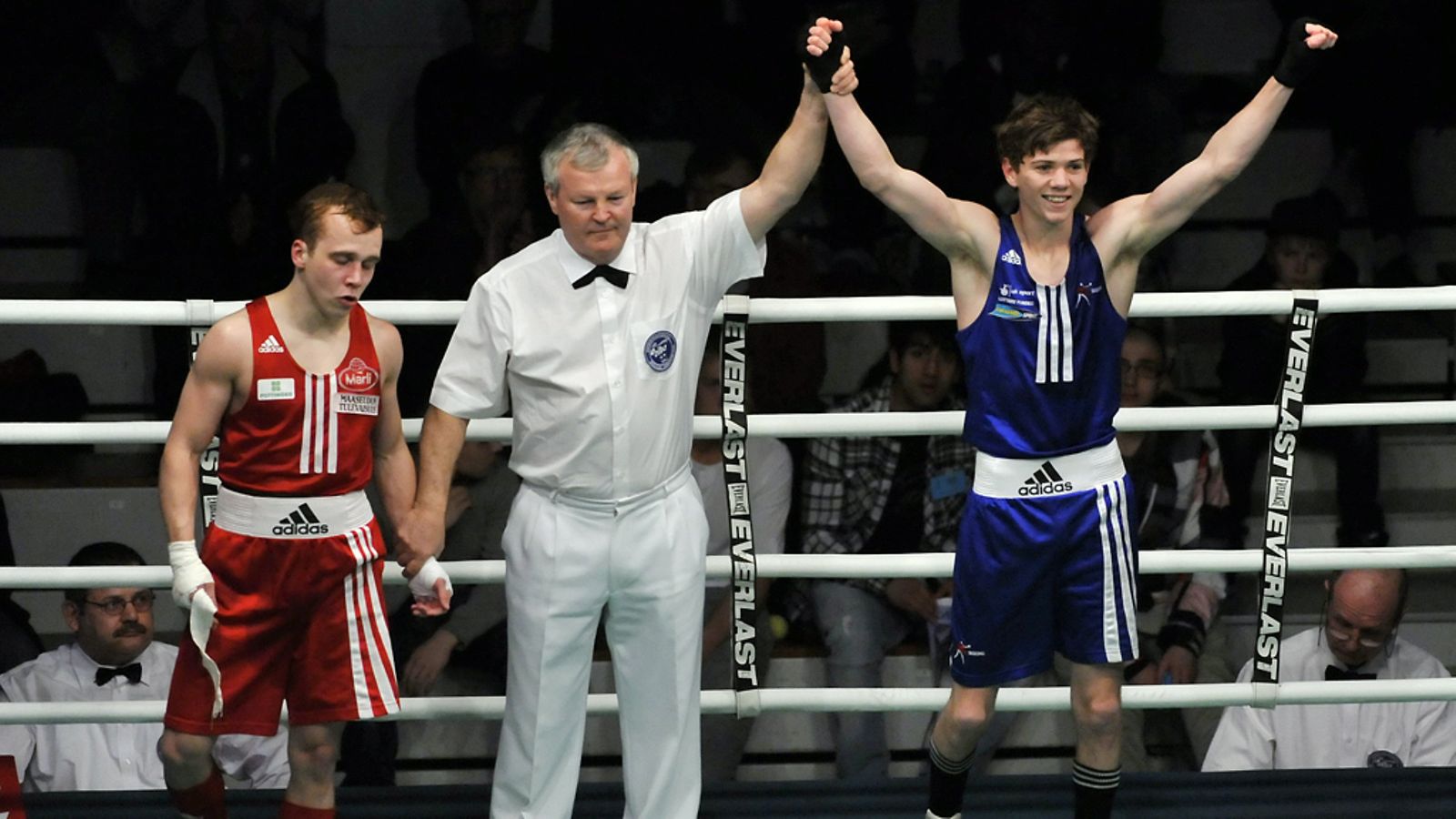Englannin Luke Campbell (sin.) voitti Suomen Matti Kootan 56 kg:n sarjan loppuottelussa nyrkkeilyn GeeBee-turnauksessa