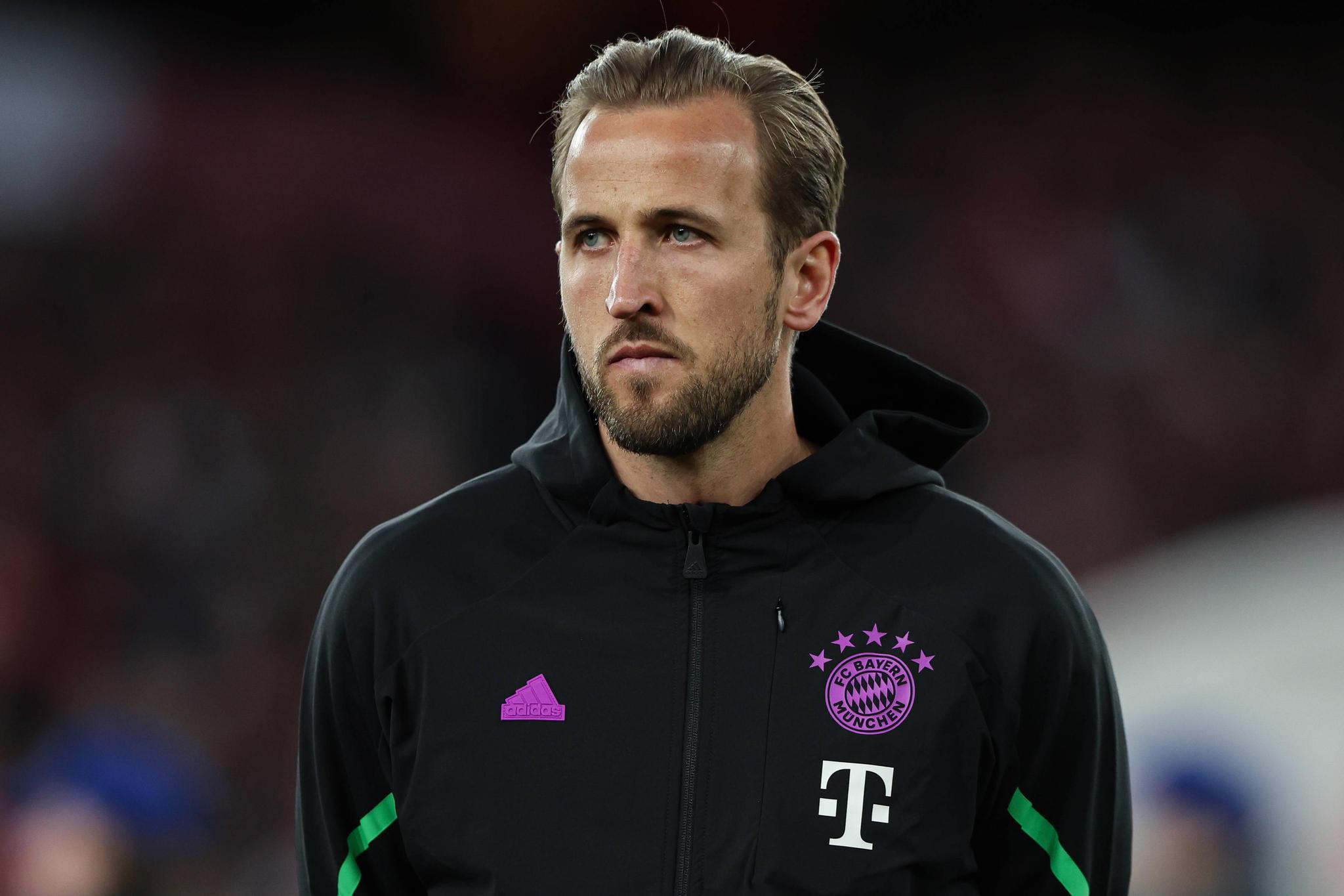 Arsenal-puolustajan kömpelö rike kostautuu: Harry Kane naulaa Bayernin johtoon rangaistuspotkusta