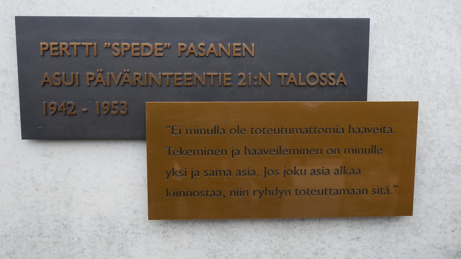 Spede Pasanen muistolaatta