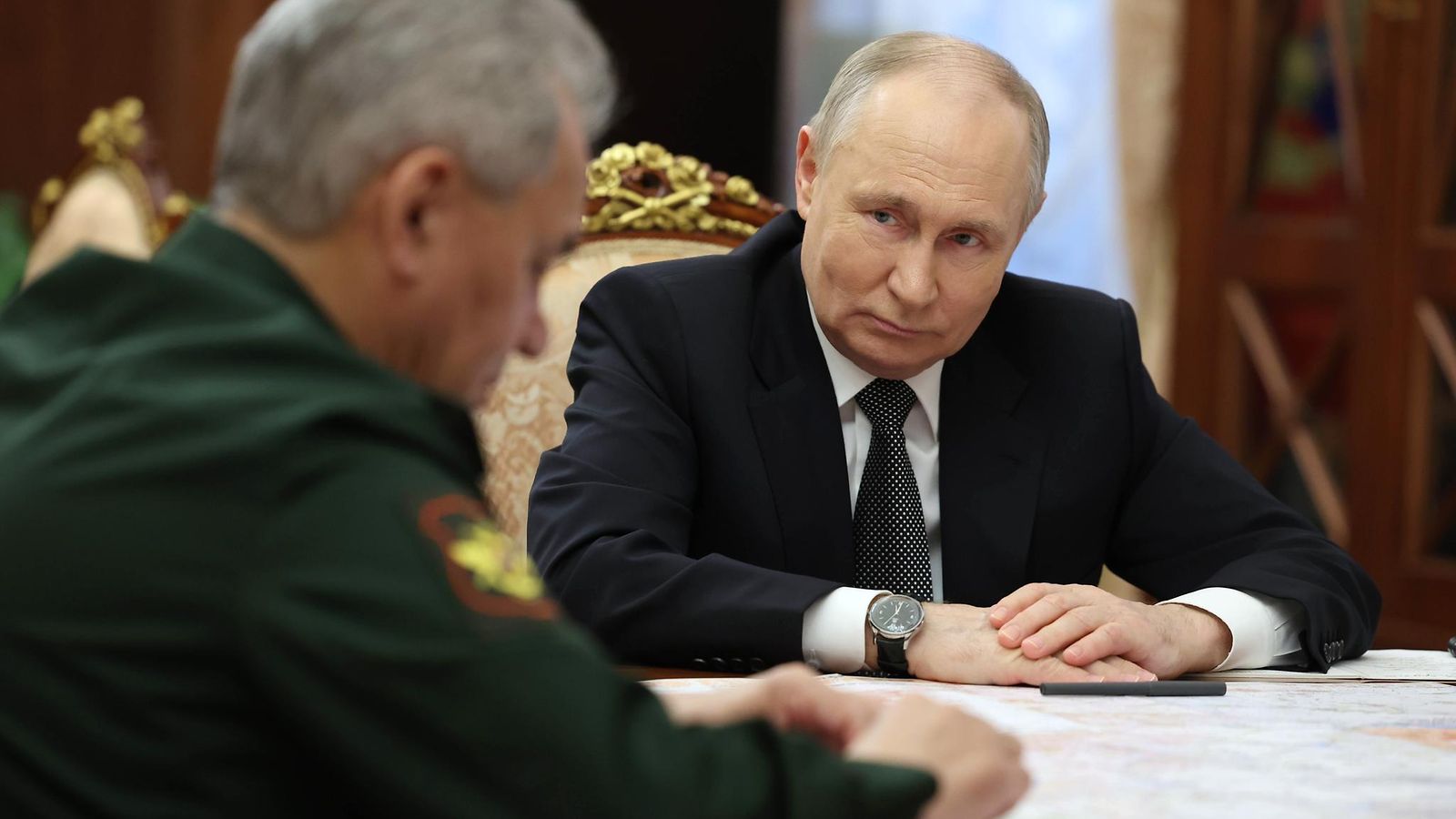 Venäjän puolustusministeri Sergei Shoigu ja presidentti Vladimir Putin 20. helmikuuta.