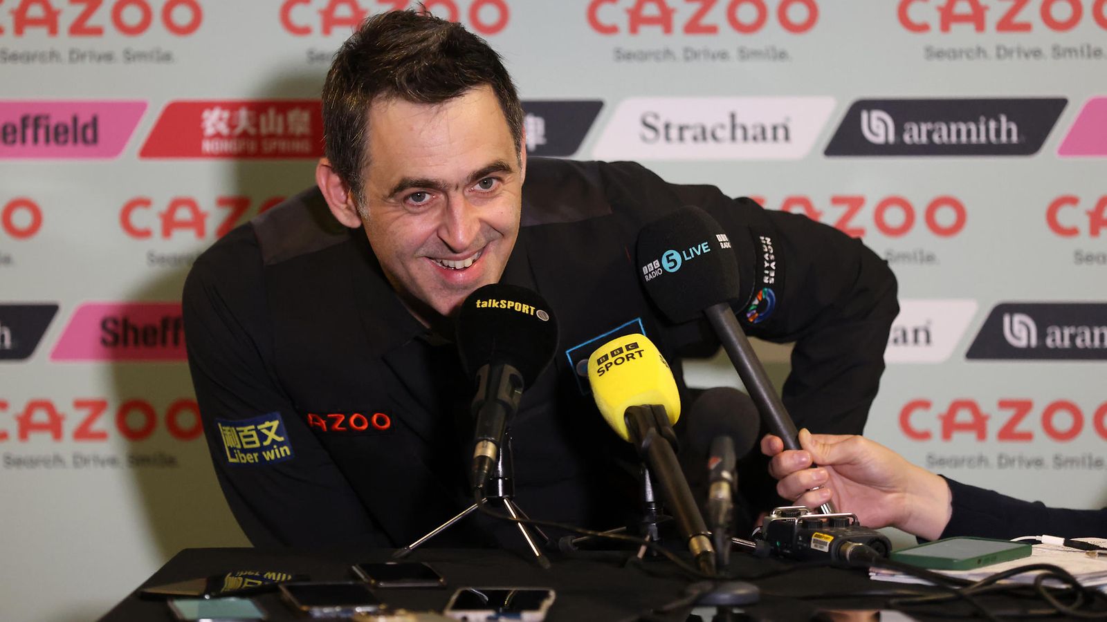 Ronnie O'Sullivan oli hyväntuulinen MM-puolivälierätappionsa jälkeen.