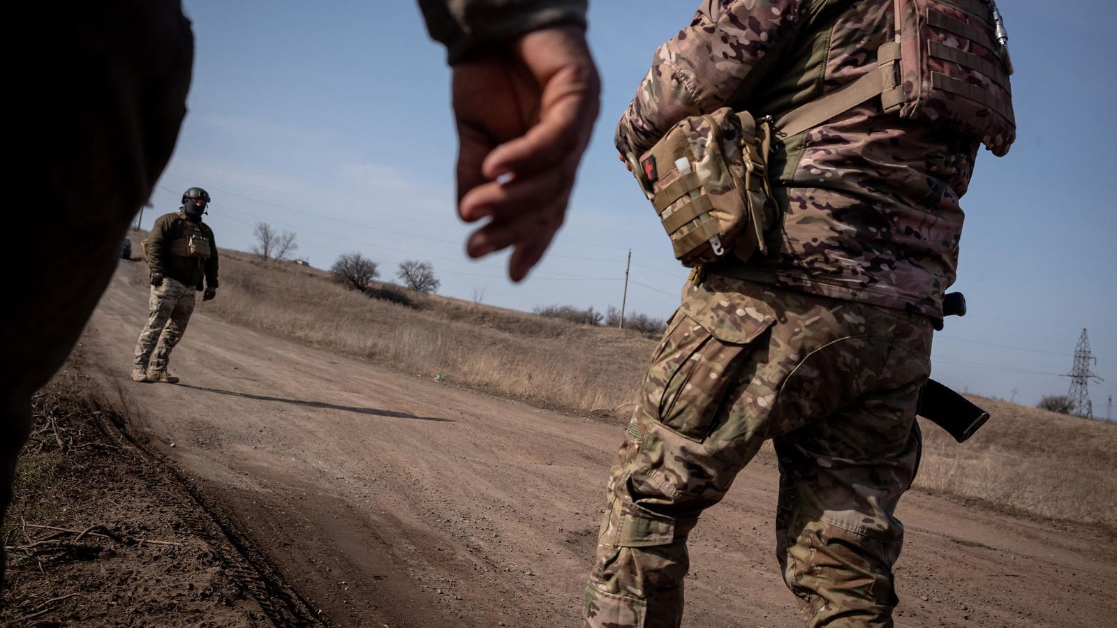 Ukraina evakuoi Ocheretynen kylän siviileistä maaliskuussa.