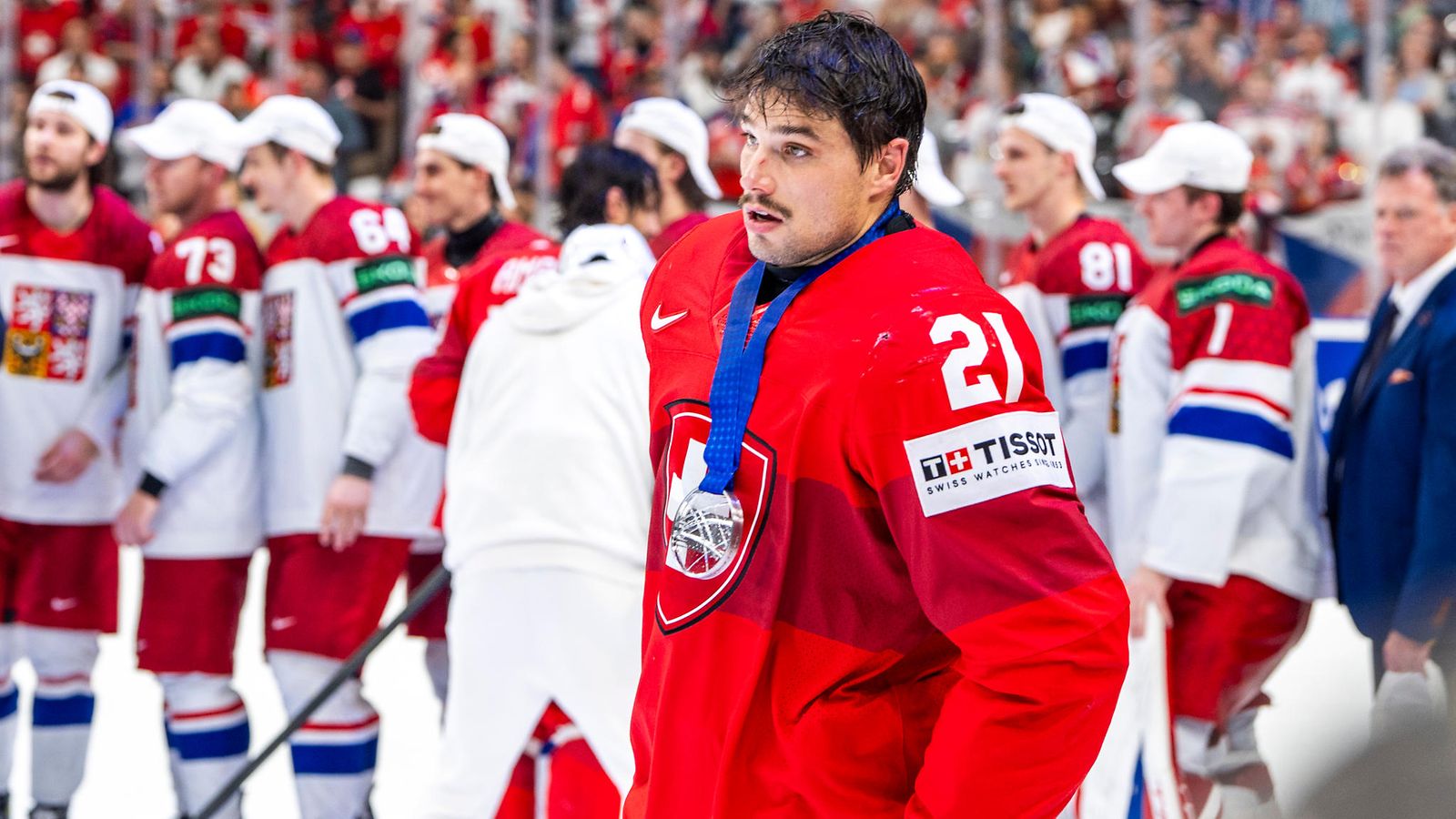 Kevin Fiala sai MM-kisoista hopeisen mitalin.