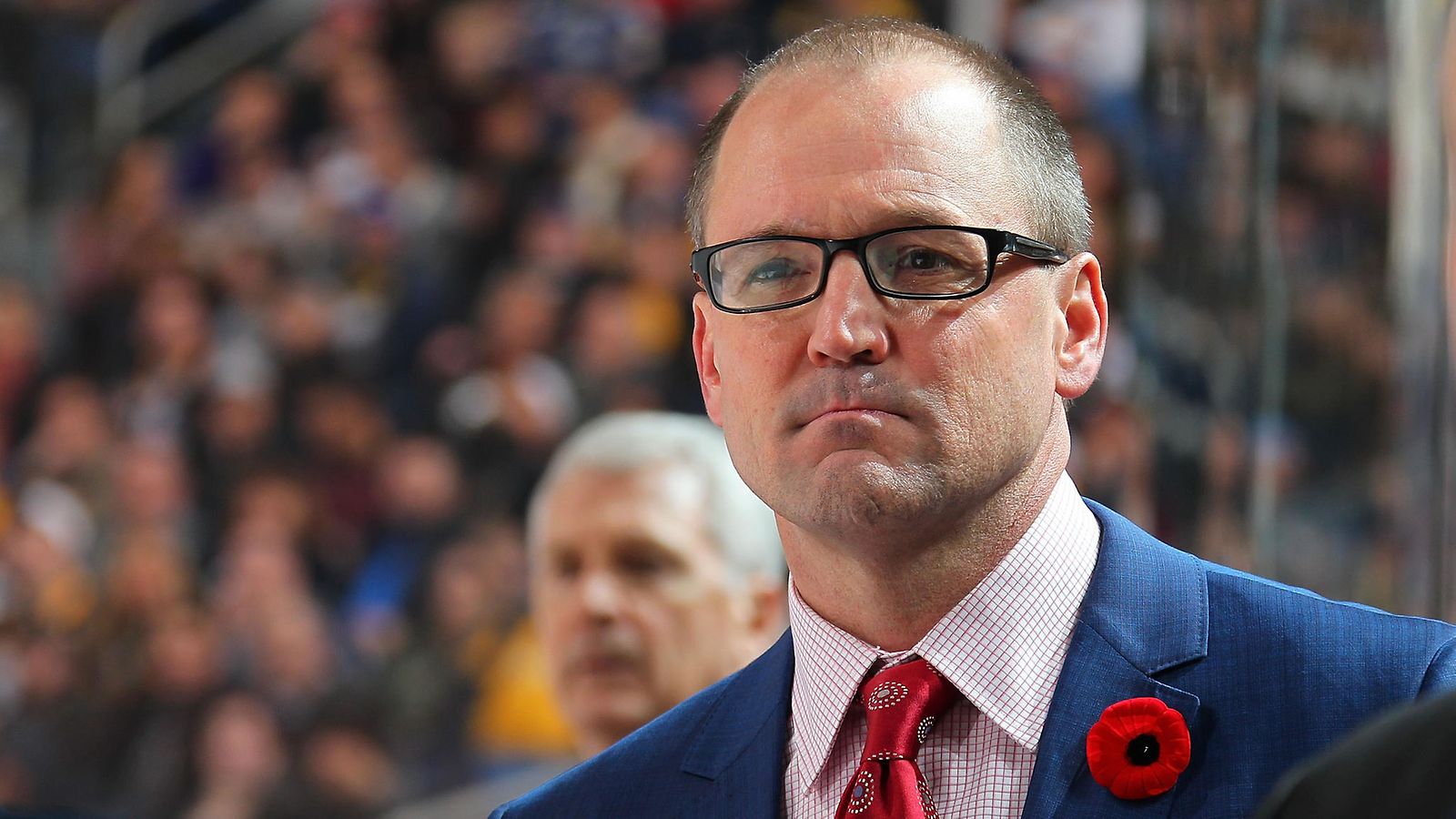 Dan Bylsma Buffalo Sabresin penkin takana marraskuussa 2016.