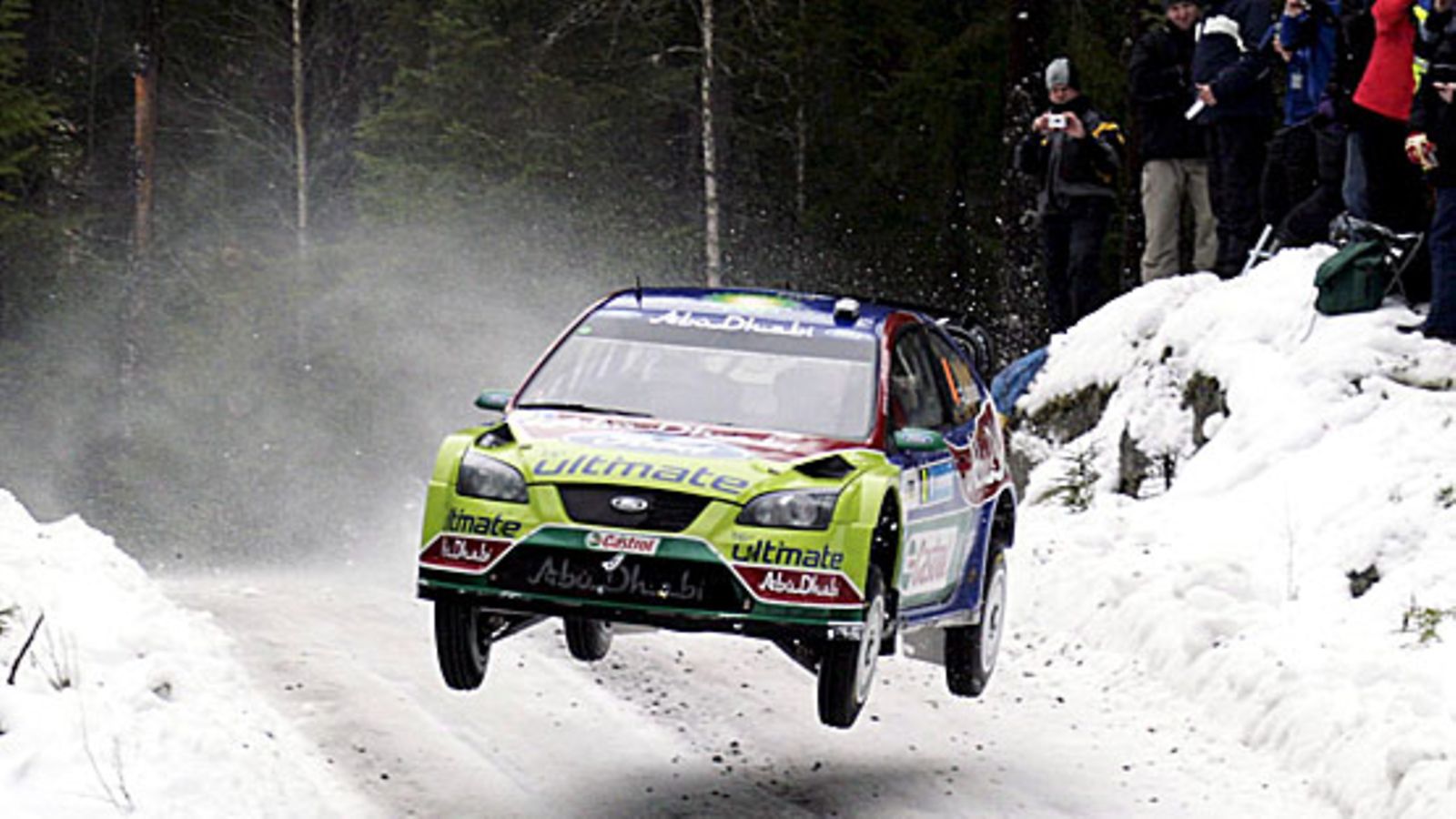 Jari-Matti Latvala liitää Ruotsin rallissa 2008. Kuva: Micke Fransson/EPA.