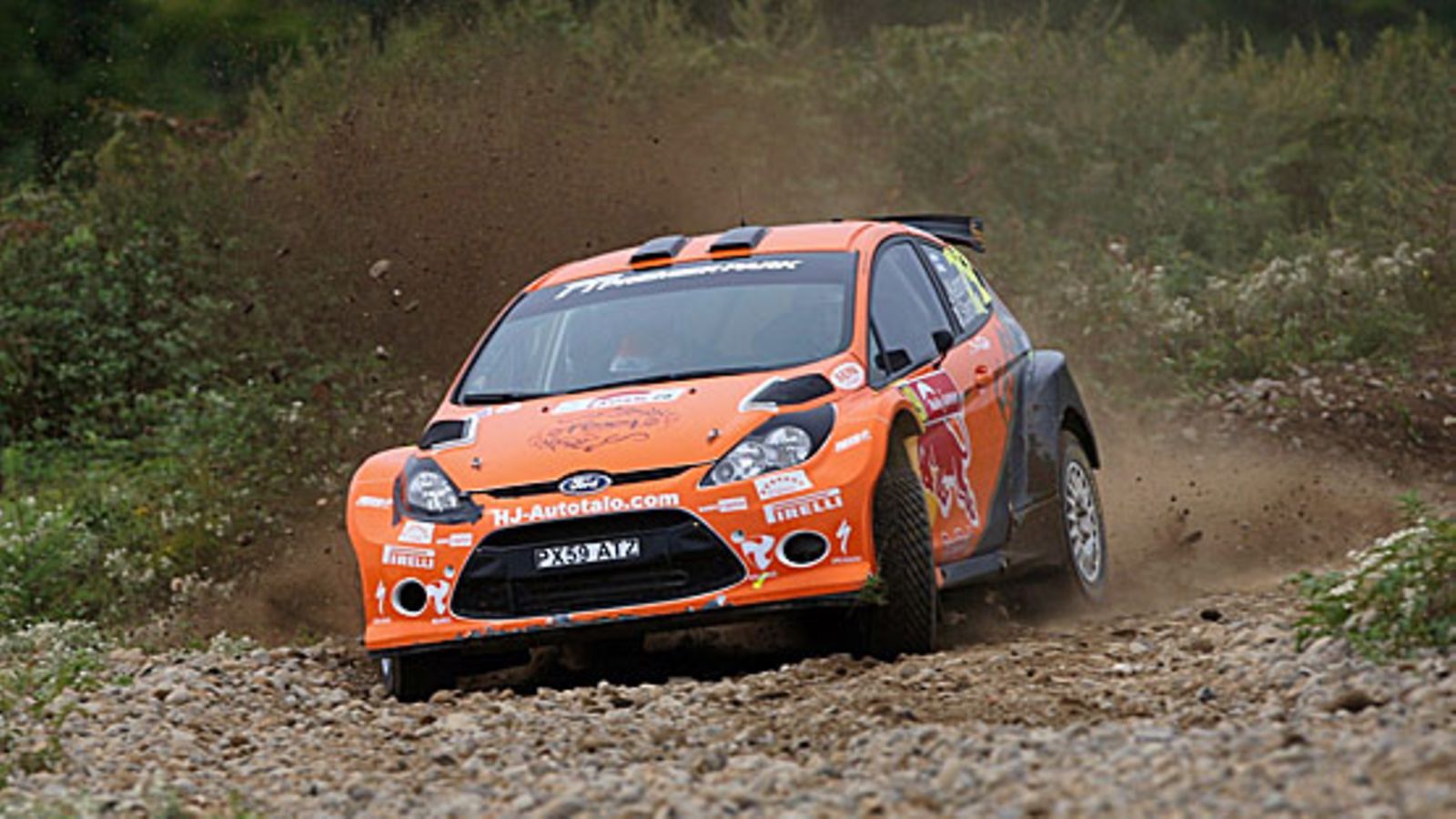 Jari Ketomaa vauhdissa Ford Fiestallaan 2010.