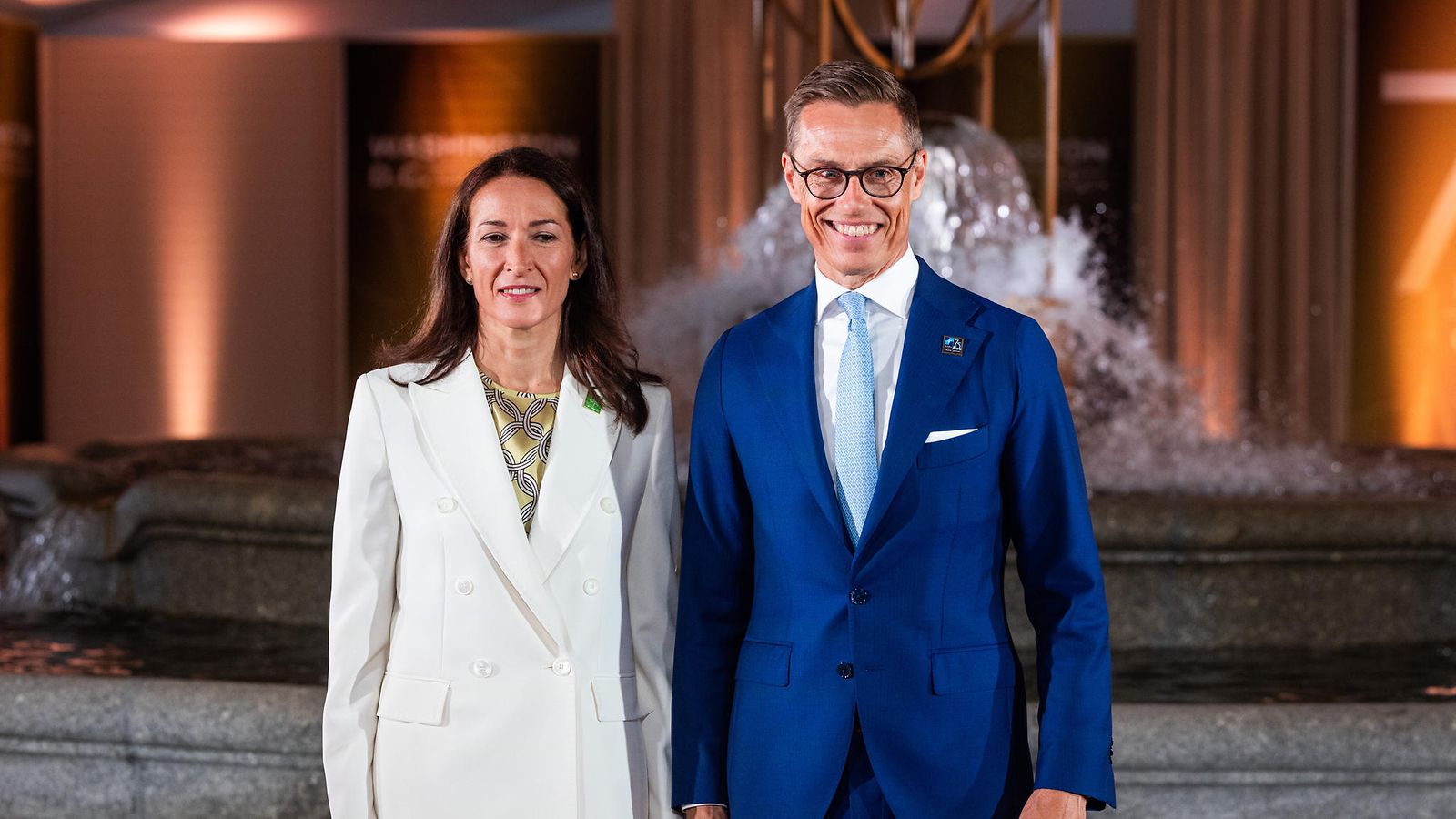 Alexander Stubb ja Suzanne Innes-Stubb saapuivat yhdessä Naton 75-vuotisillalliselle tiistaina.