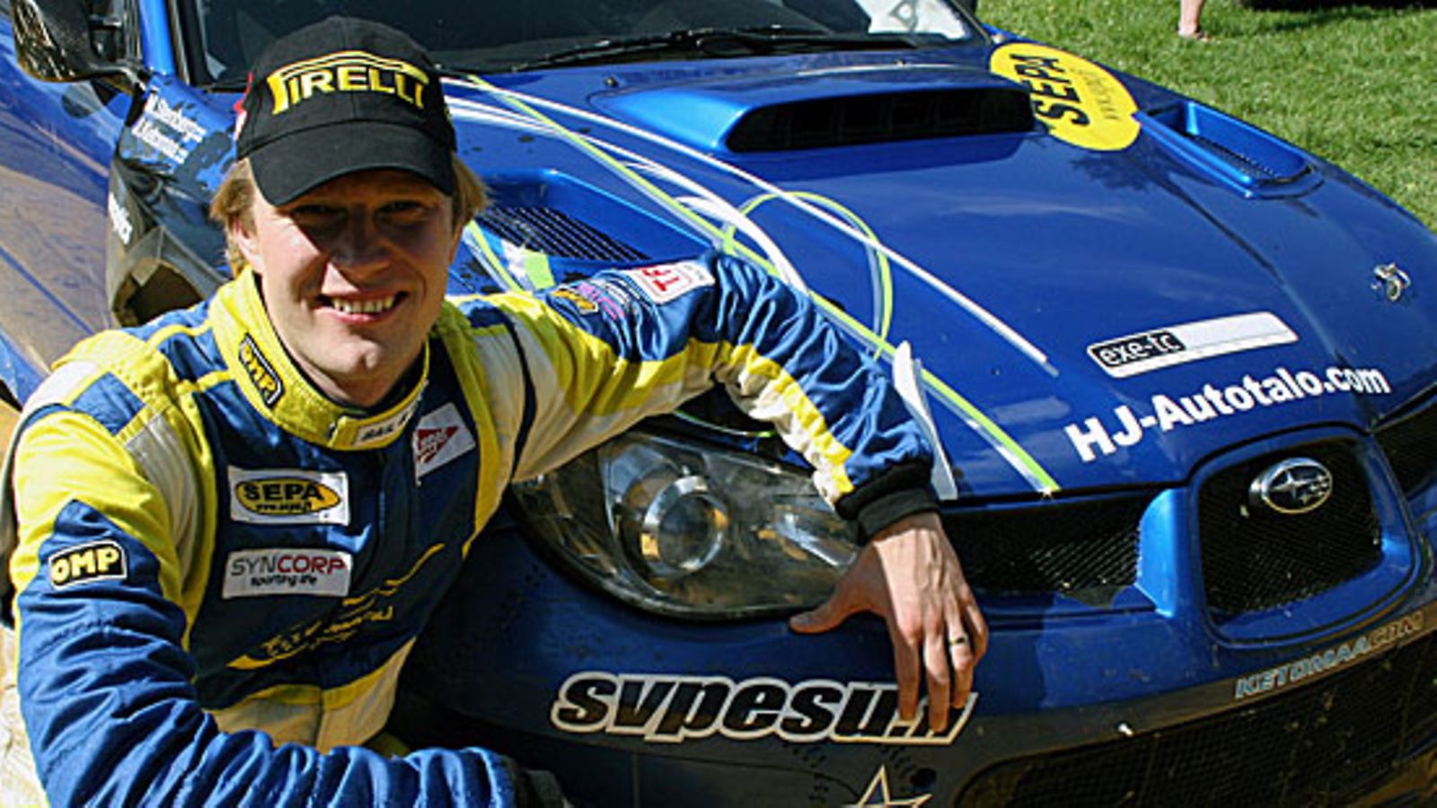 Jari Ketomaa ja Subarun WRC-auto. Kuva: Jarno Saari.