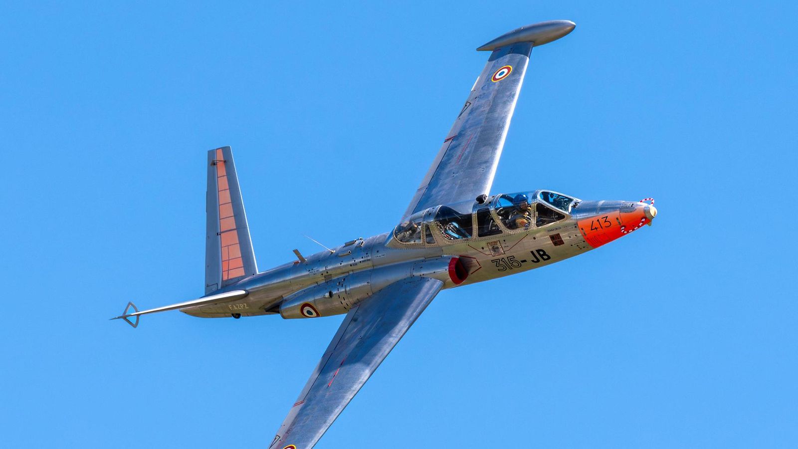 AOP Fouga Magister -suihkukone.