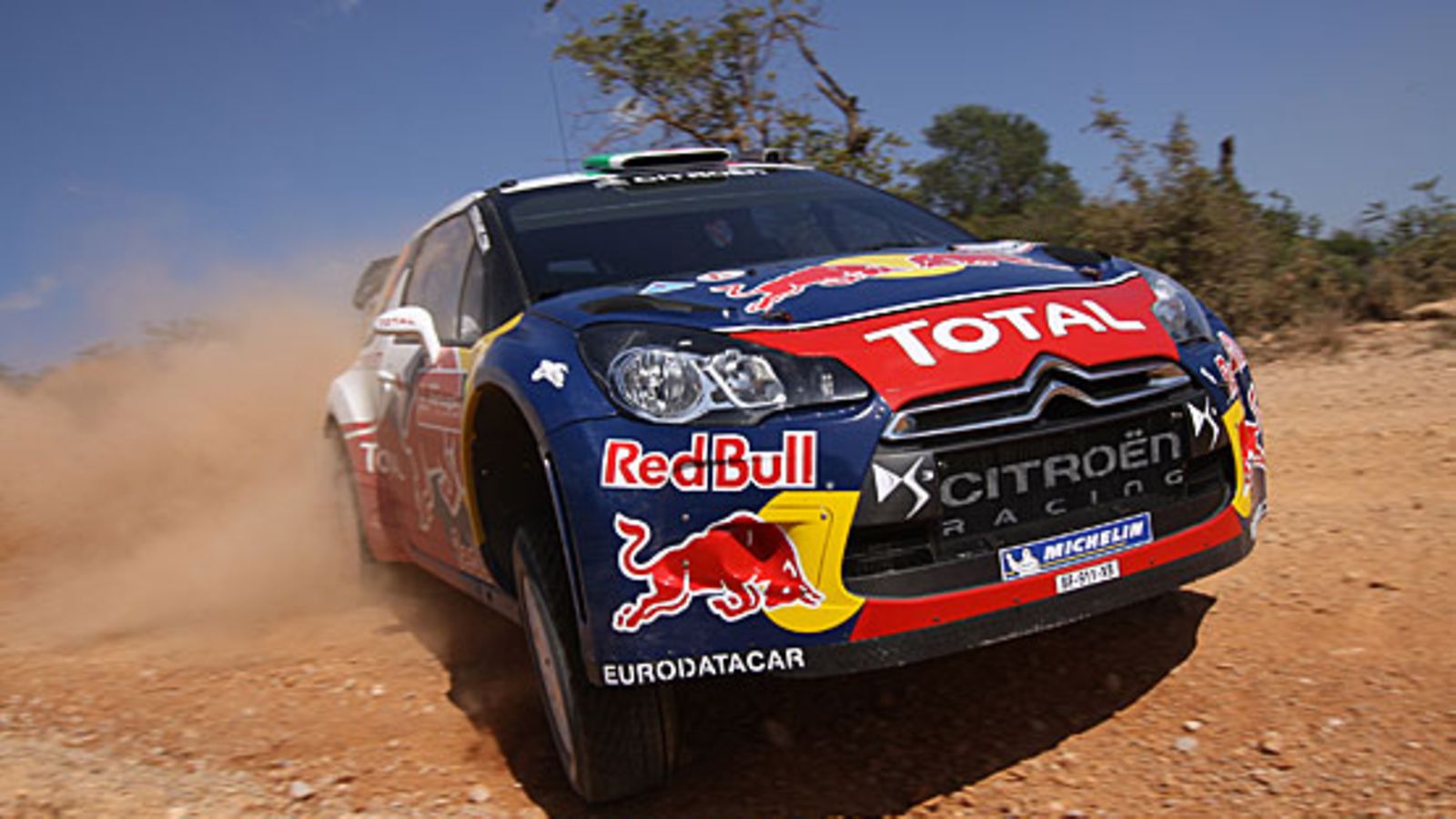 Sebastien Ogier vauhdissa Portugalin MM-rallissa.