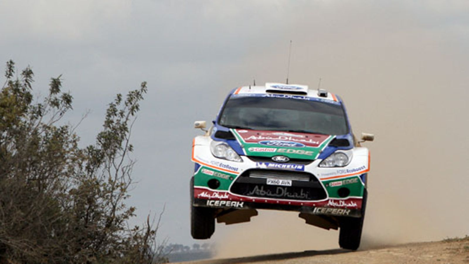 Jari-Matti Latvala vauhdissa Portugalissa.