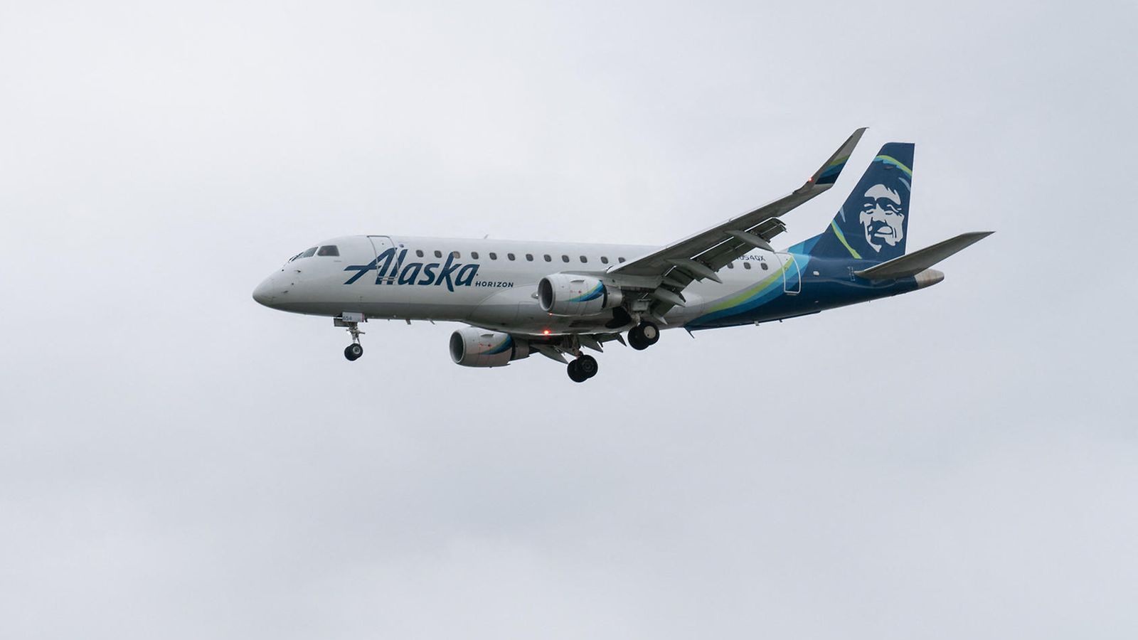 AOP 40.2.22669104 Alaska Airlines Embraer