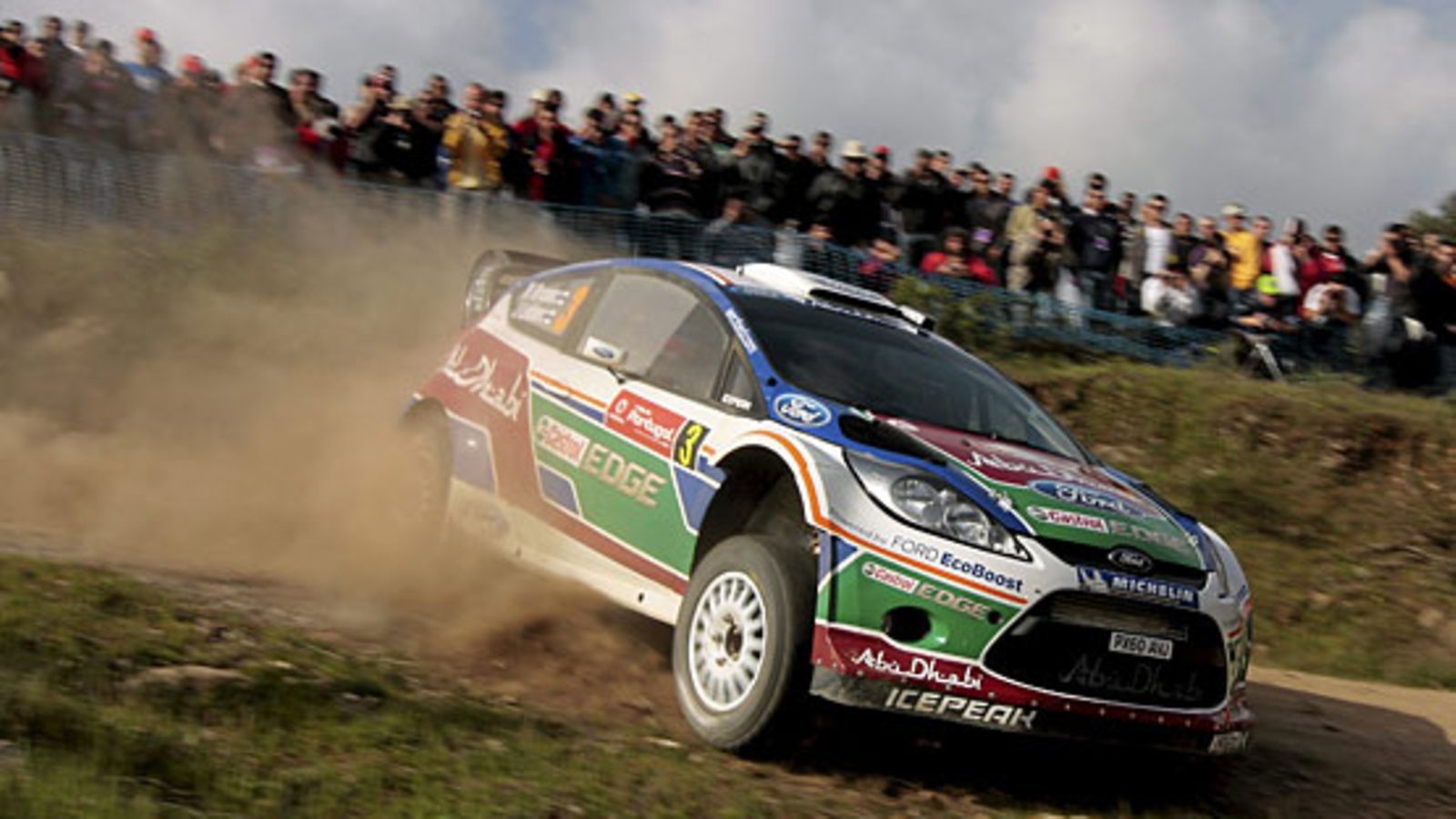 Mikko Hirvonen vauhdissa Portugalin MM-rallissa.
