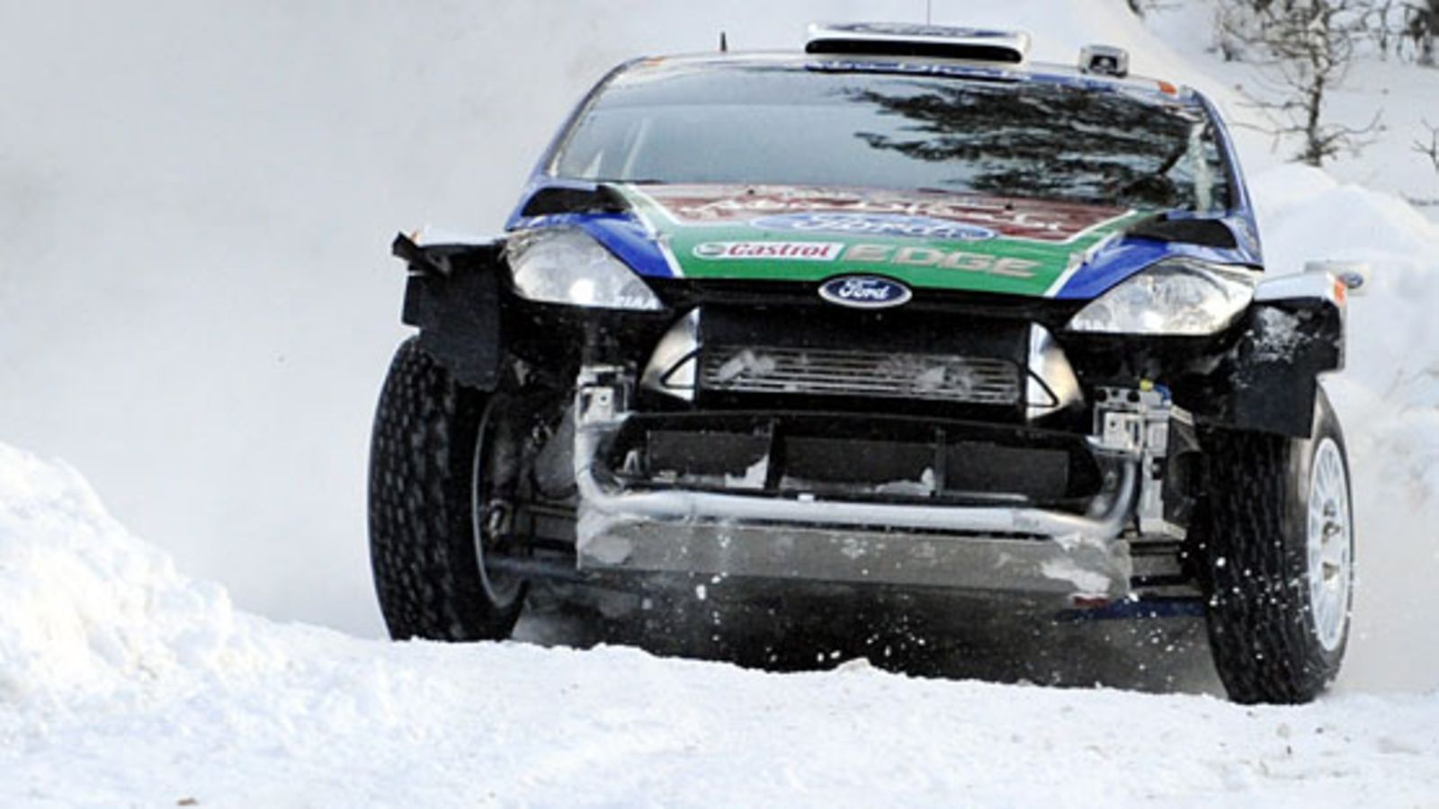 Latvalan auto vaurioitui Ruotsin MM-rallissa.