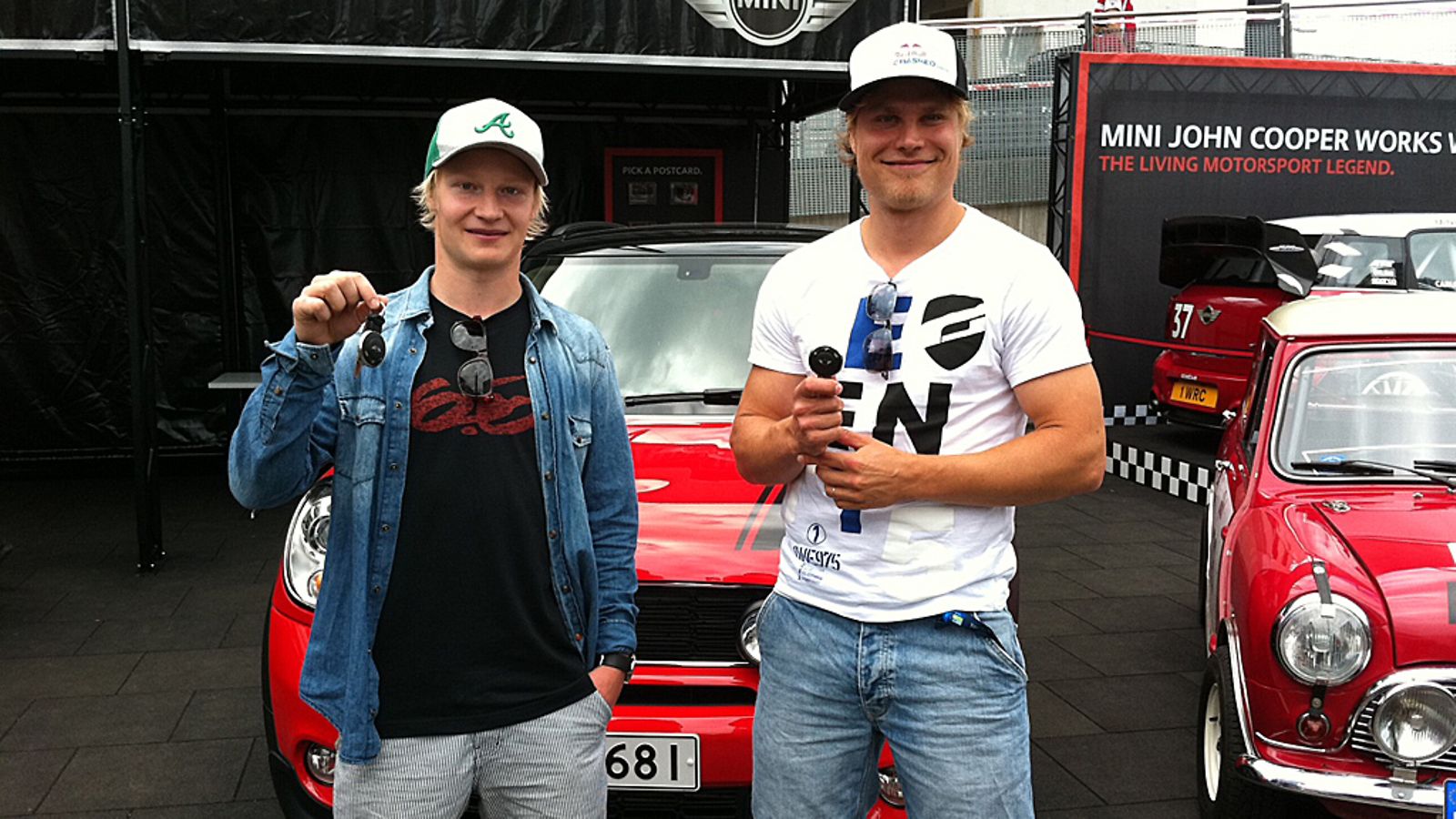 Peetu Piiroinen ja Arttui Pihlainen saivat Mini Countrymanit.
