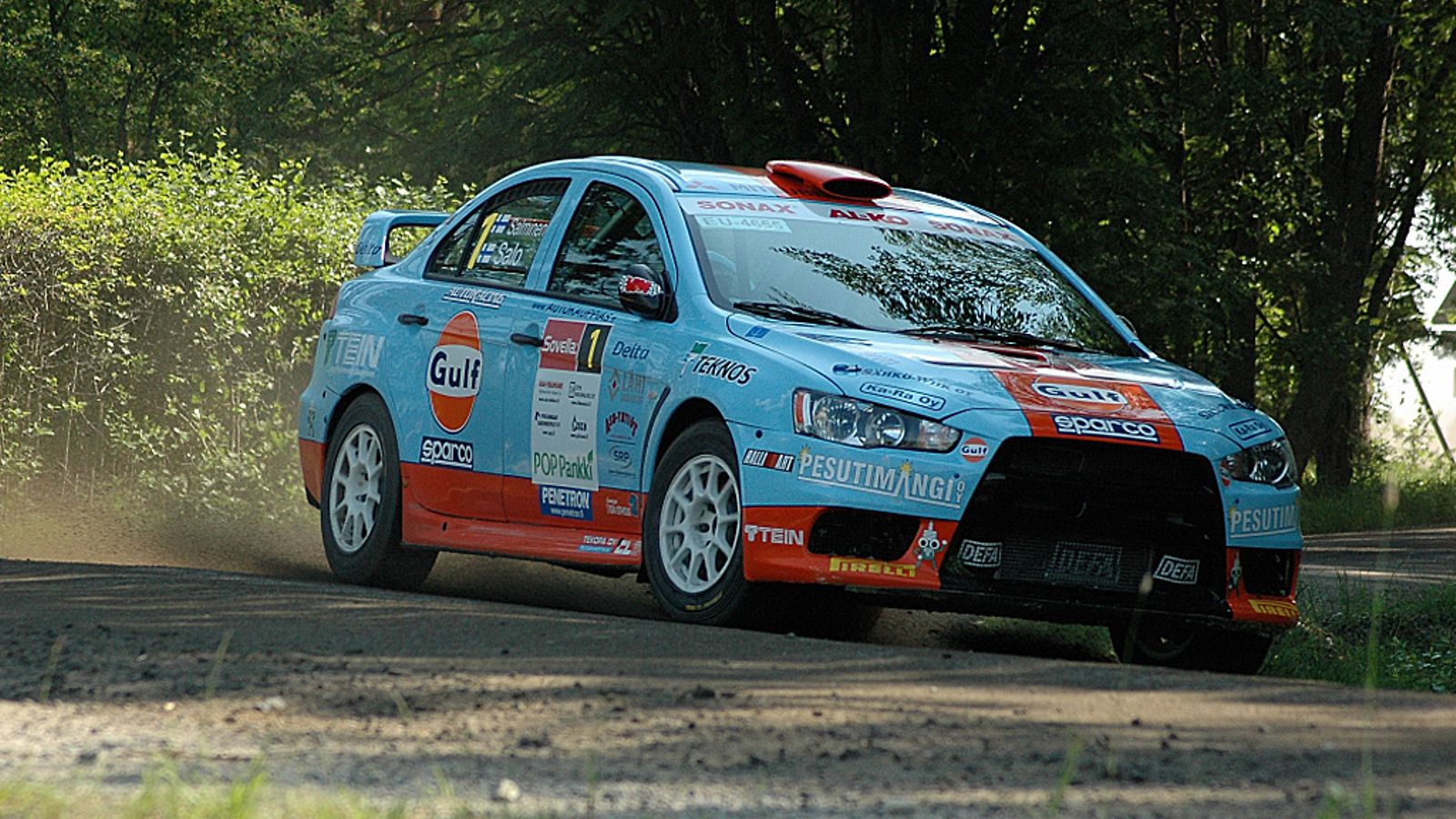 Juha Salo vauhdissa Lapuan SM-rallissa.