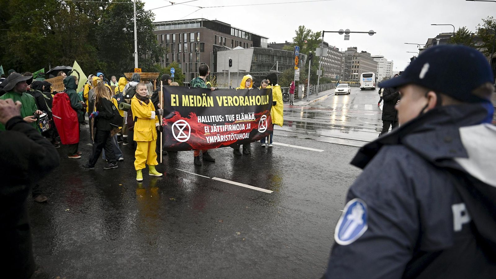 LK 27.9.2024 Aktivismiliike Elokapinan Kiehumispiste-mielenosoitus Mannerheimintiellä Helsingissä 27. syyskuuta 2024.