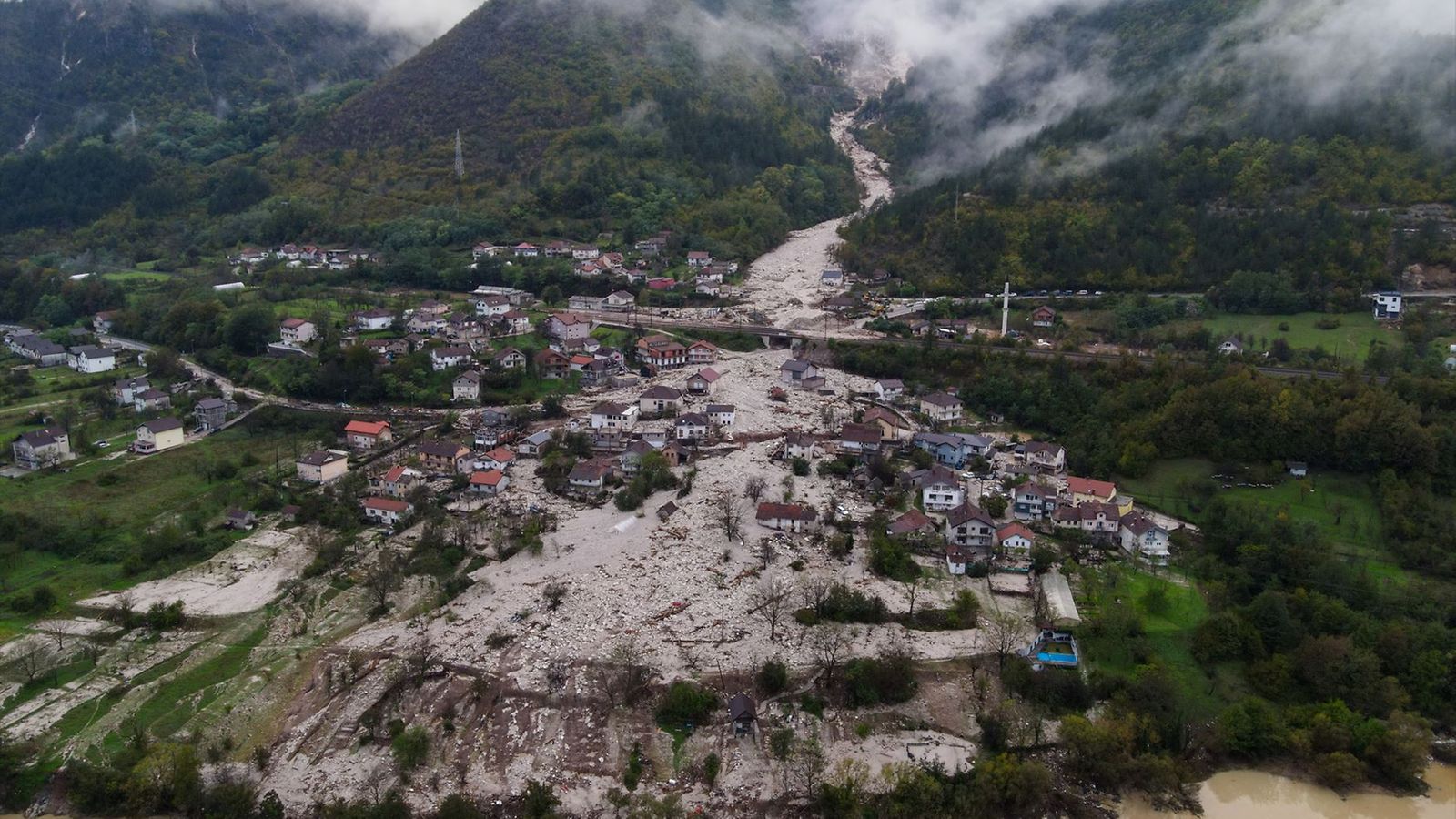 Bosnia-Hertsegovinan tulvissa kuollut jo yli 20 ihmistä