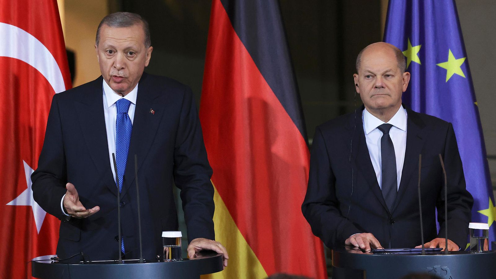 Turkin presidentti Recep Tayyip Erdogan ja Saksan liittokansleri Olaf Scholz vuonna 2023.