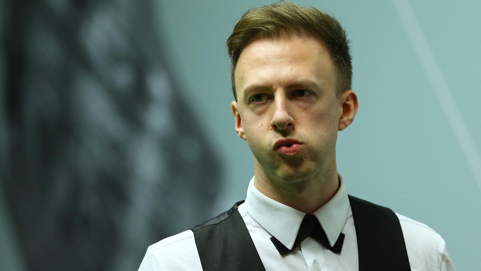 Judd Trump on ollut kuluvan snookerkauden ykköspelaaja. Kuva viime keväältä.