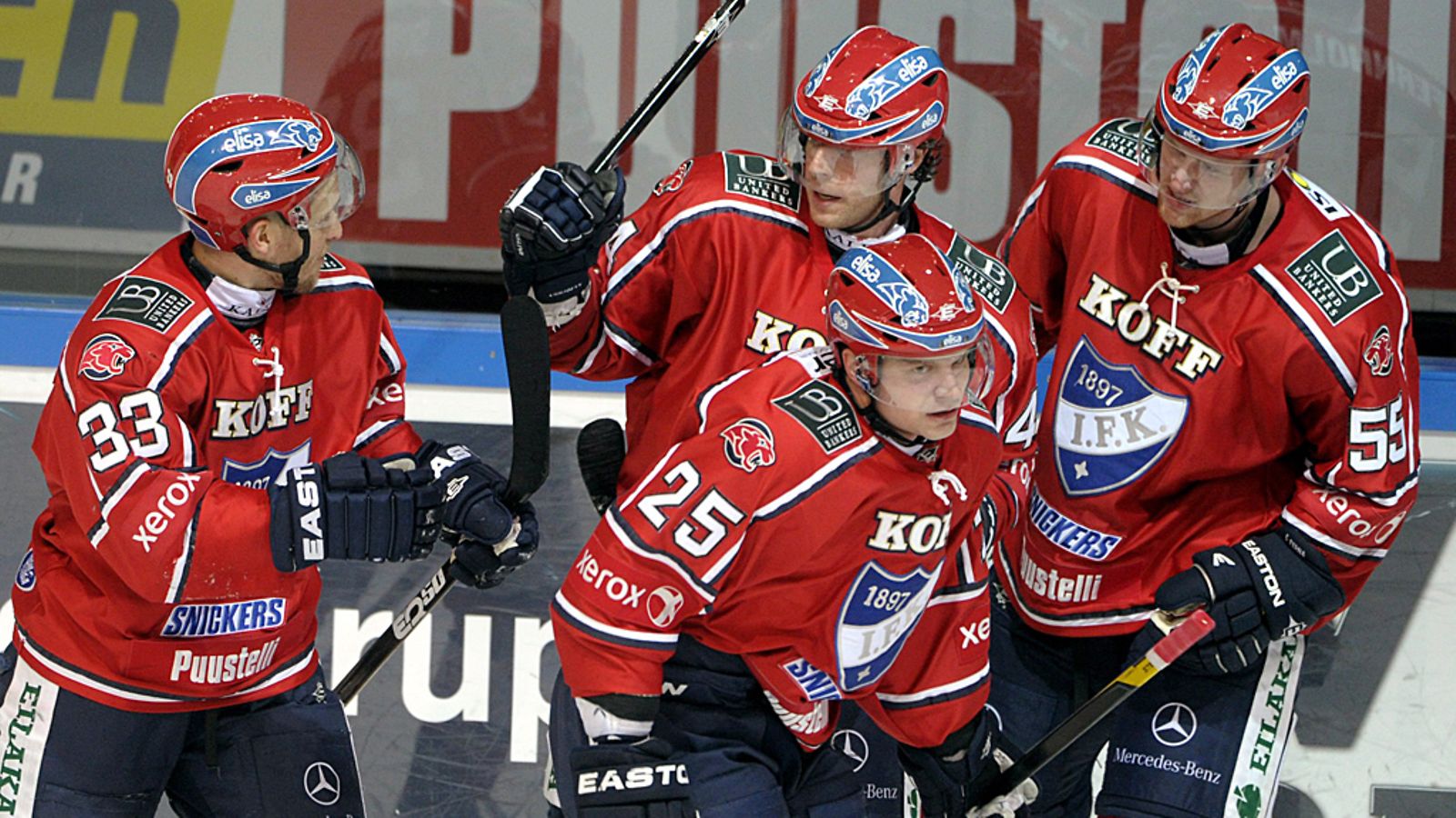 Janne Pesonen (edessä) iski HIFK:n 3-0-maalin