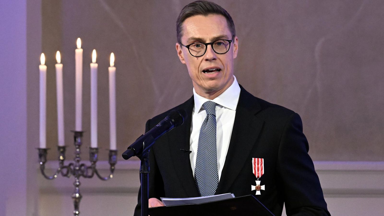 Presidentti Alexander Stubb sotaveteraaneille ja lotille järjestetyssä itsenäisyyspäivän juhlassa.