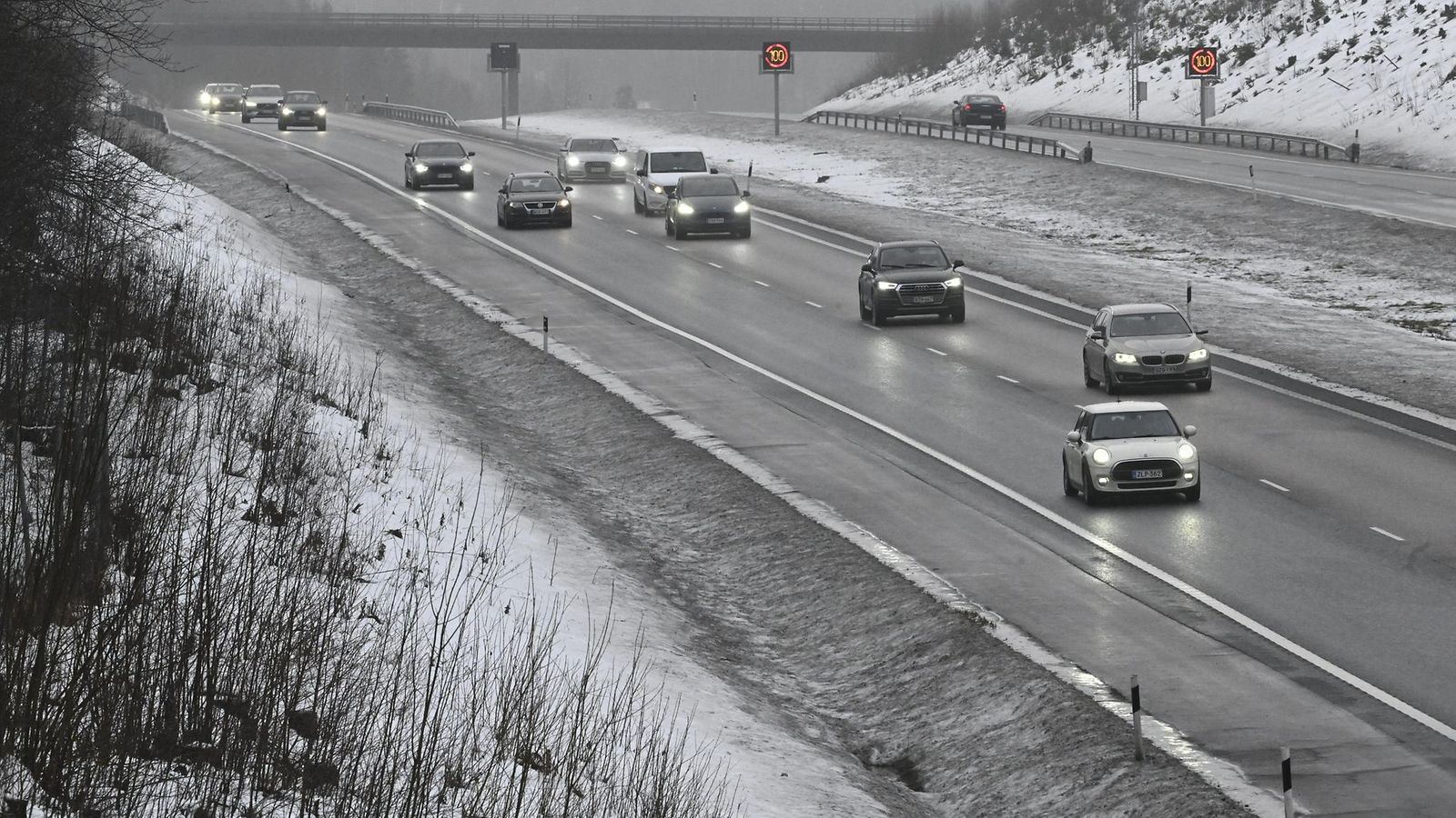 LK 231224 Liikennettä Kolmostiellä Nurmijärvellä aatonaattona 23. joulukuuta 2024.