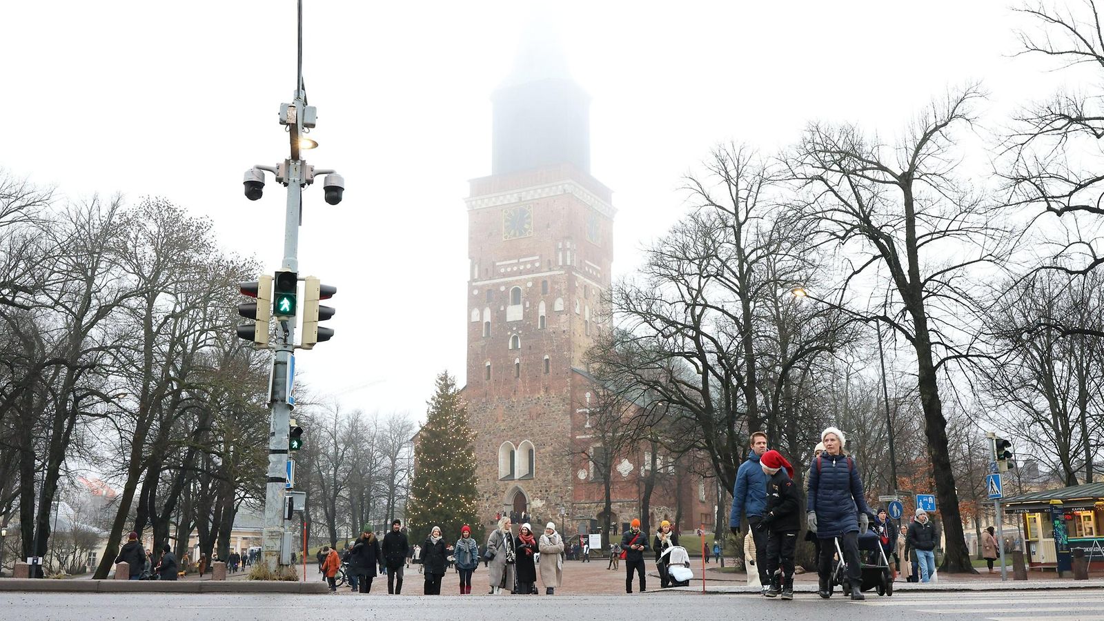 Turun tuomiokirkko jouluaattona.