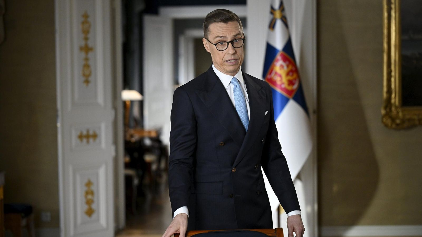 Presidentti Alexander Stubb valmistautumassa uudenvuodenpuheeseen.