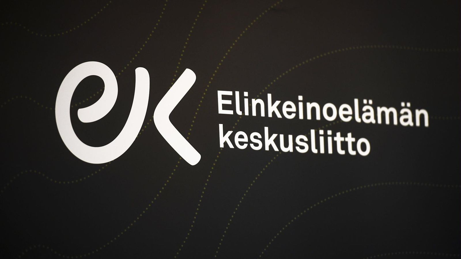 LK 19.1.2025 Elinkeinoelämän keskusliiton EK:n logo kuvattuna EK:n syyskokouksen seminaarissa Helsingissä 18. marraskuuta 2020.,