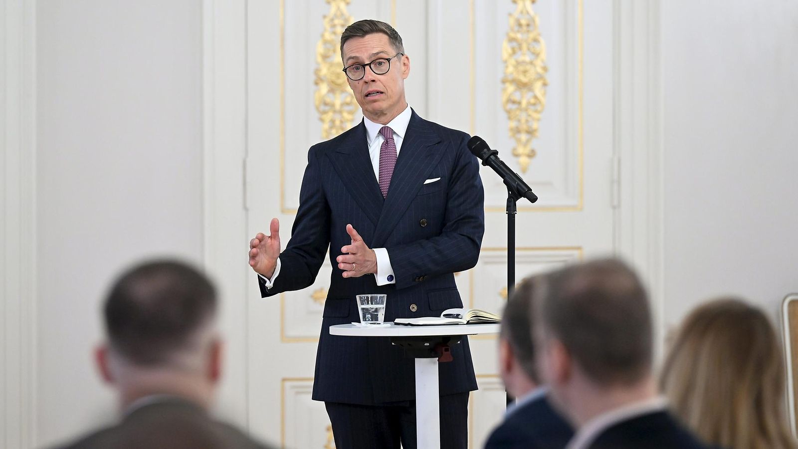 Presidentti Alexander Stubb puhui torstaina toimittajille Presidentinlinnassa.