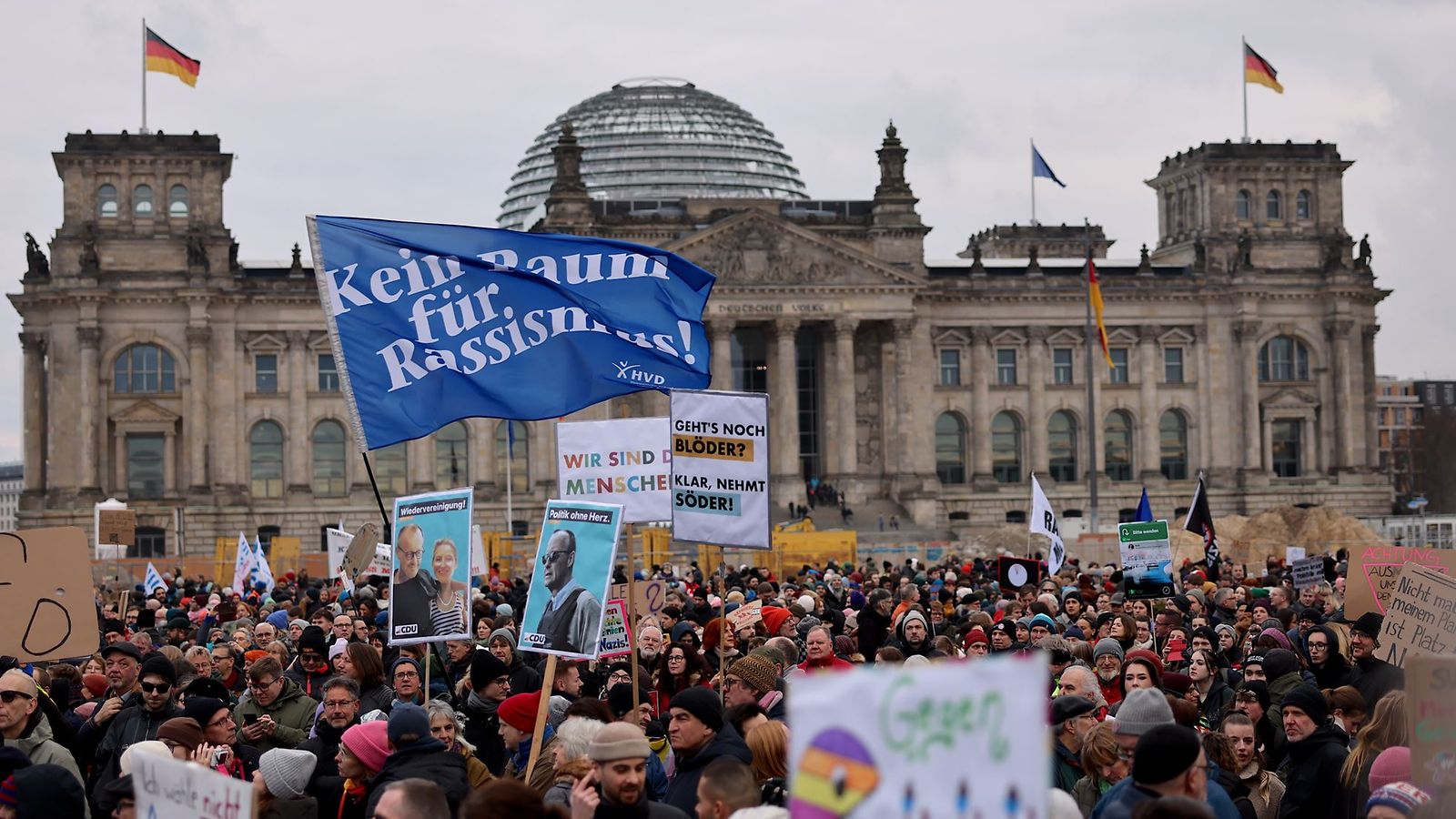 Protesters gather during a rally in front of the Reichstag building in Berlin, Germany, 02 February 2025.