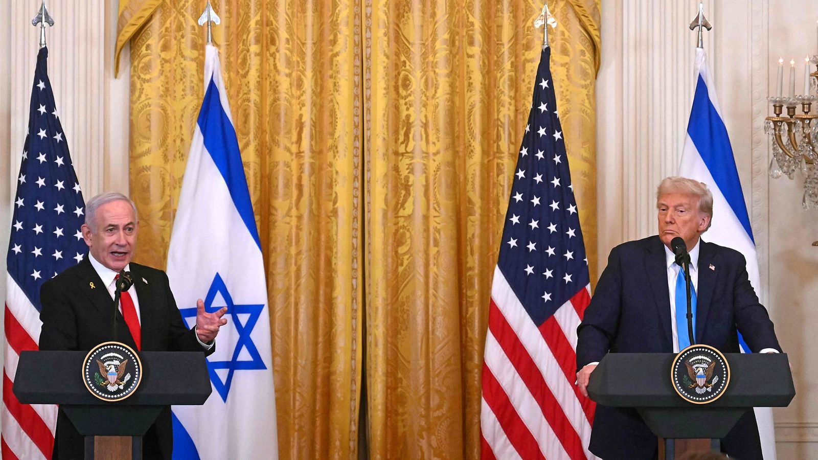 Israelin pääministeri Benjamin Netanjahu ja Yhdysvaltojen presidentti Donald Trump 4. helmikuuta Valkoisessa talossa.