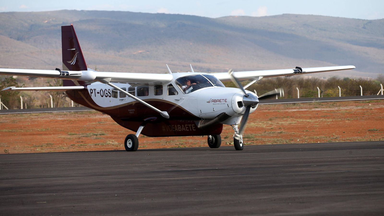 AOP cessna caravan 208b