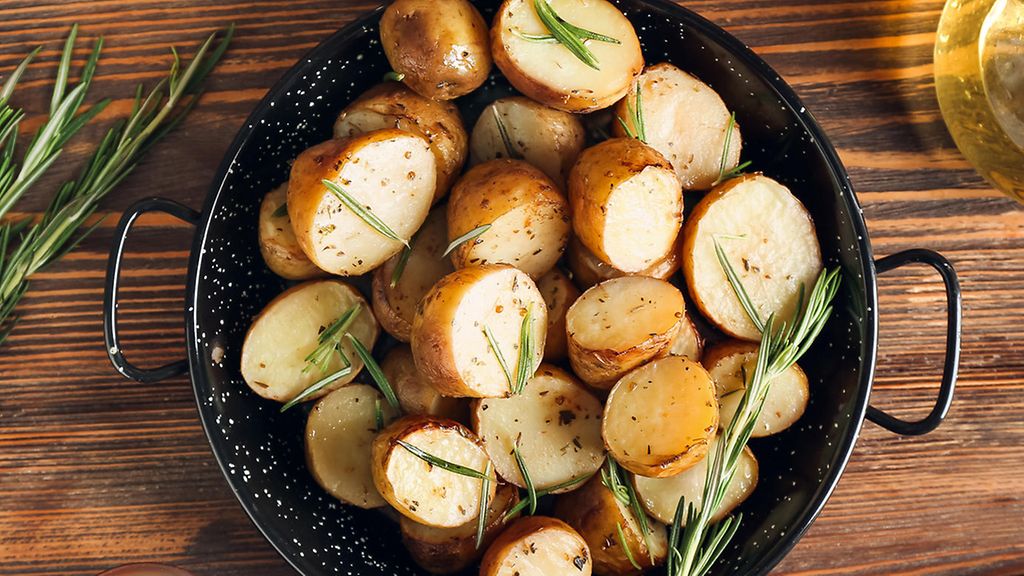 Tiinan ylivoimainen keino: Aivan parhaita perunoita airfryerissa!