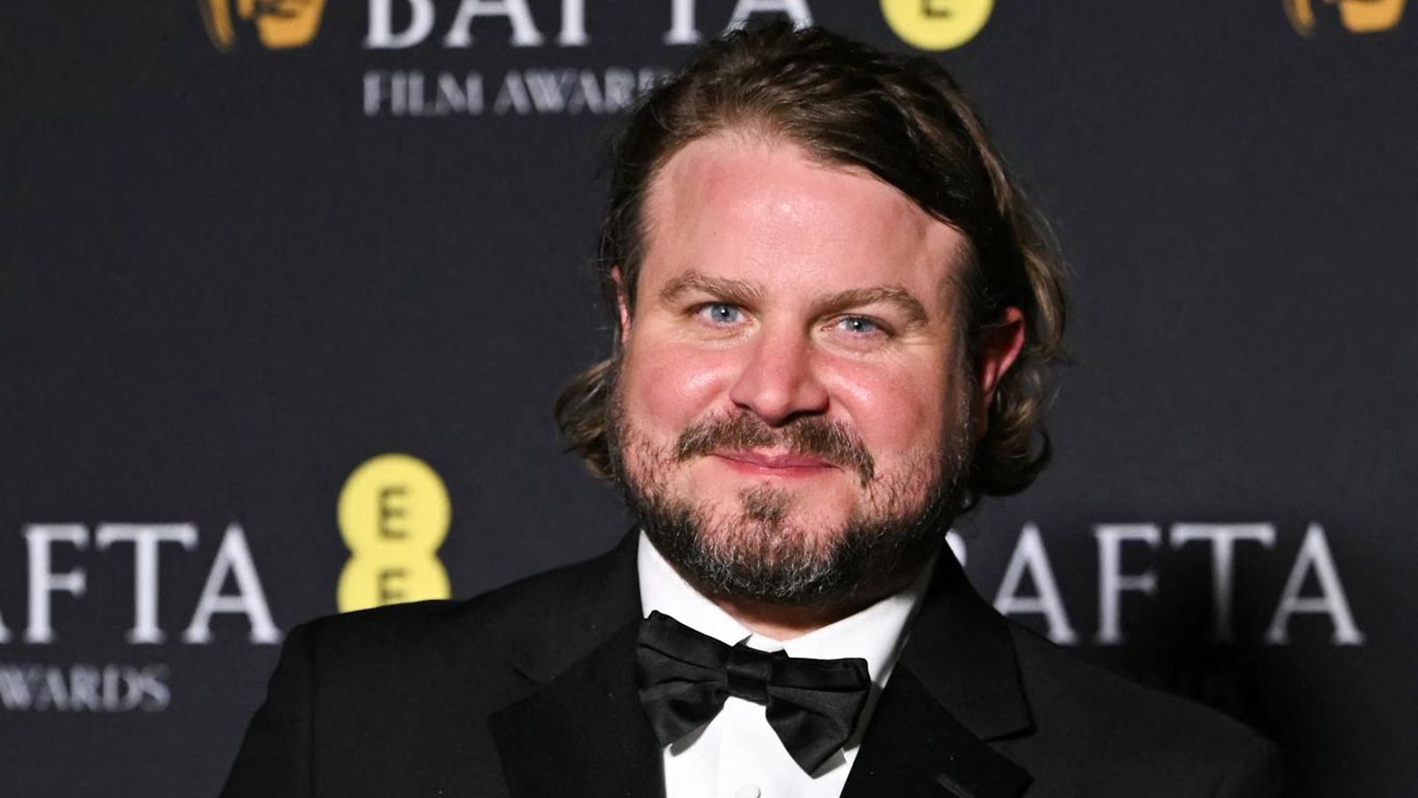 LK 16.2.2025 Yhdysvaltalainen Brady Corbet sai parhaan ohjaajan palkinnon elokuvasta The Brutalist Britannian elokuva-akatemian BAFTA-palkintoseremoniassa Lontoossa 16. helmikuuta 2025.