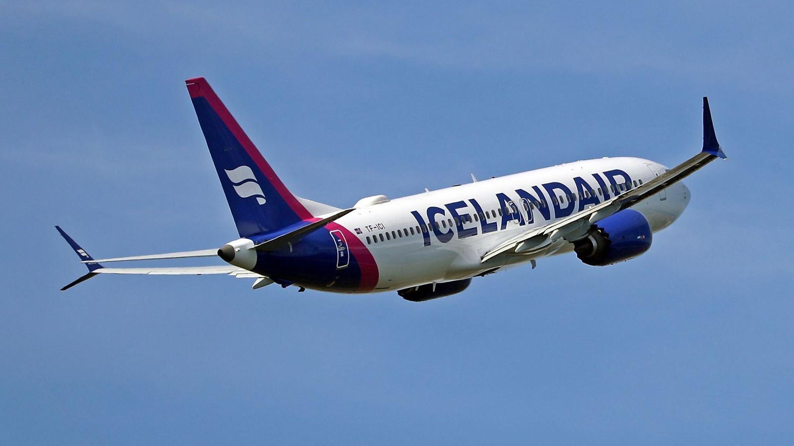 AOP Icelandairin kone