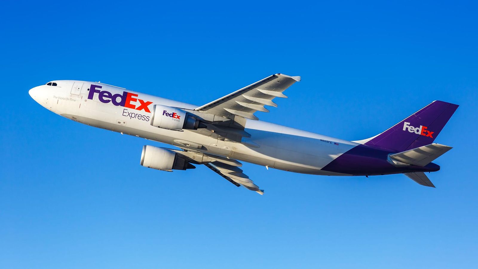 AOP FedEx Expressin Airbus A300-600F -lentokone Los Angelesissa Yhdysvalloissa.