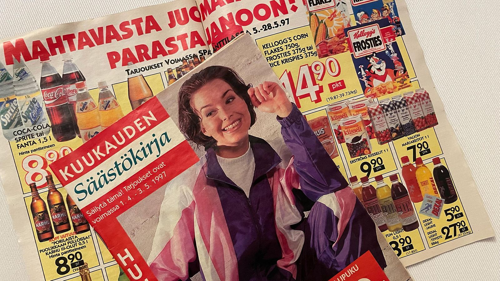 Säästökirja esitteli hintoja Anttilassa 1997