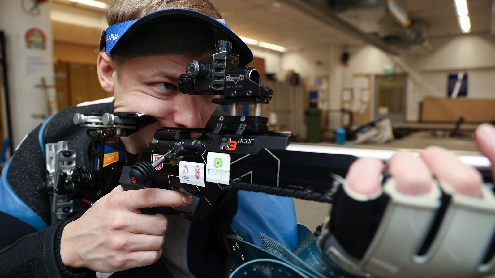 Aleksi Leppä harjoittelemassa joulukuussa 2023.