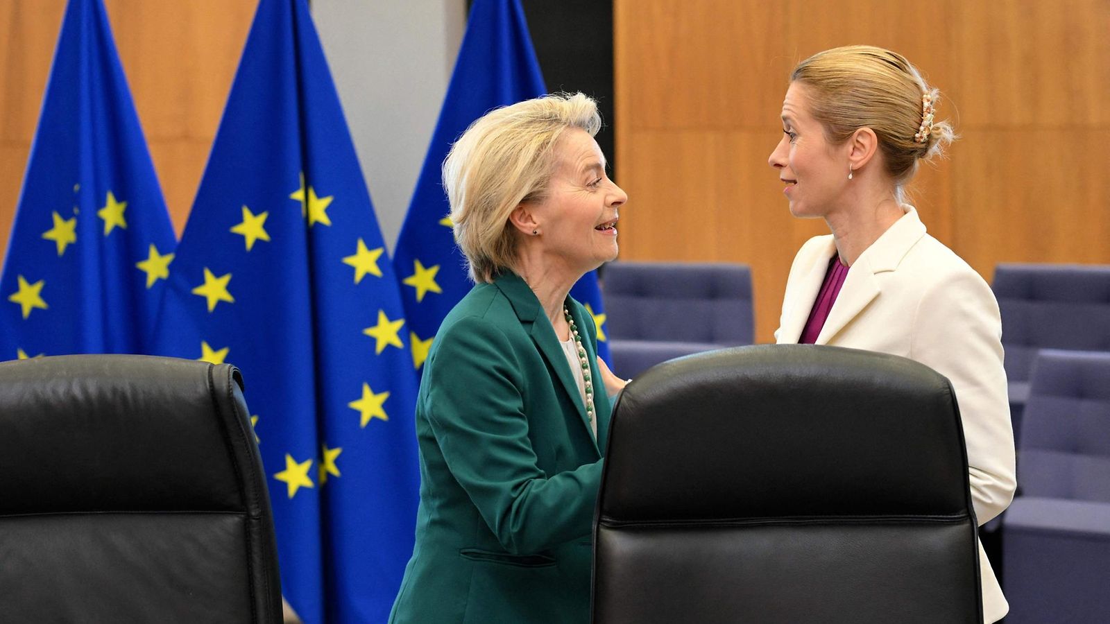 Euroopan komission presidentti Ursula von der Leyen ja EU:n ulkosuhteiden korkea edustaja Kaja Kallas 19. maaliskuuta EU:n päämajassa Brysselissä.