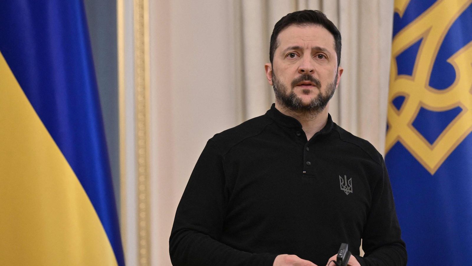 Ukrainan presidentti Volodymyr Zelenskyi tiedotustilaisuudessa Kiovassa 28. maaliskuuta 2025