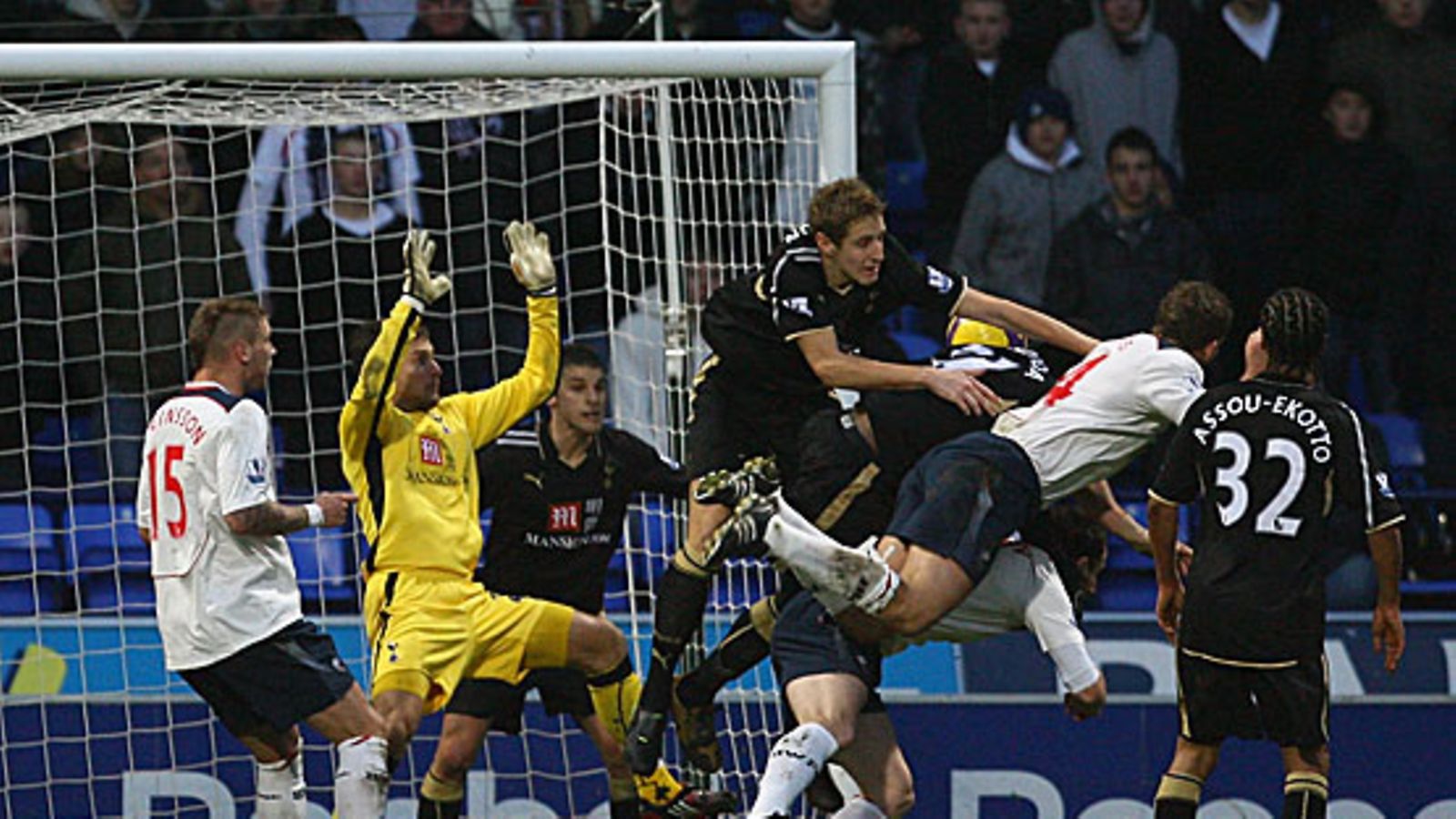 Kevin Davies viimeistelee 3-2-voittomaalin, kuva: Alex Livesey/Getty Images