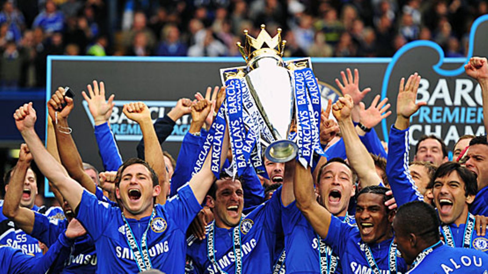 Chelsea ja Valioliigan voittopokaali. Kuva: Clive Mason/GETTY.